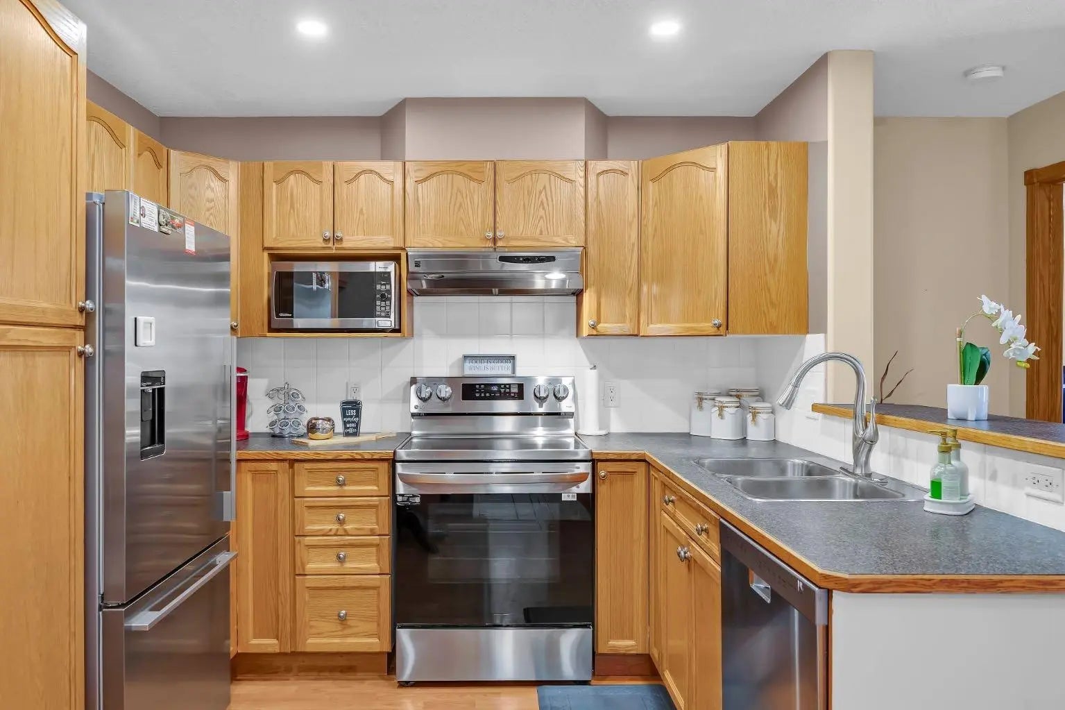 106, 728 Country Hills Road Northwest, Calgary – Residential Apartment Listing Photo 2