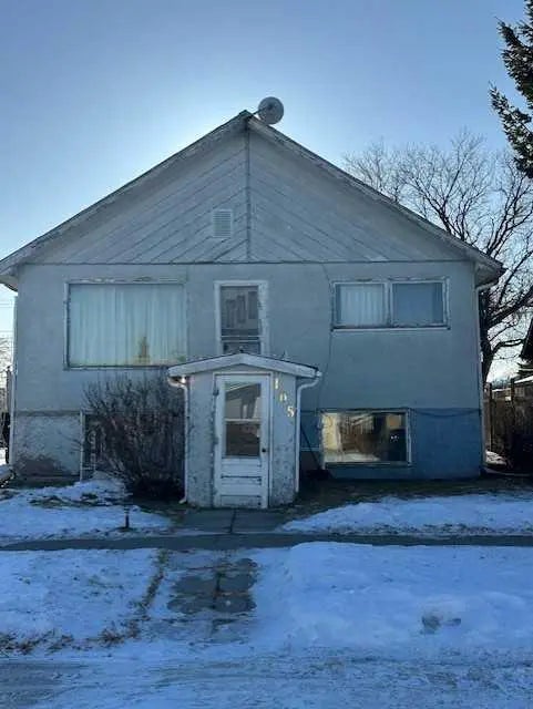 1-5, 105 7 Avenue W, Hanna