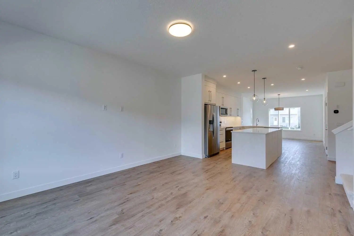 646 Rangeview Street Southeast, Calgary – Residential Semi Detached (Half Duplex) Listing Photo 2