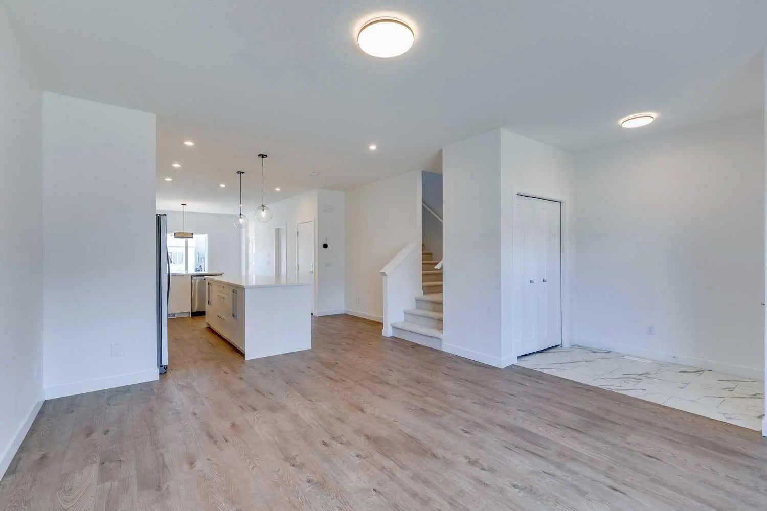 646 Rangeview Street Southeast, Calgary – Residential Semi Detached (Half Duplex) Listing Photo 3