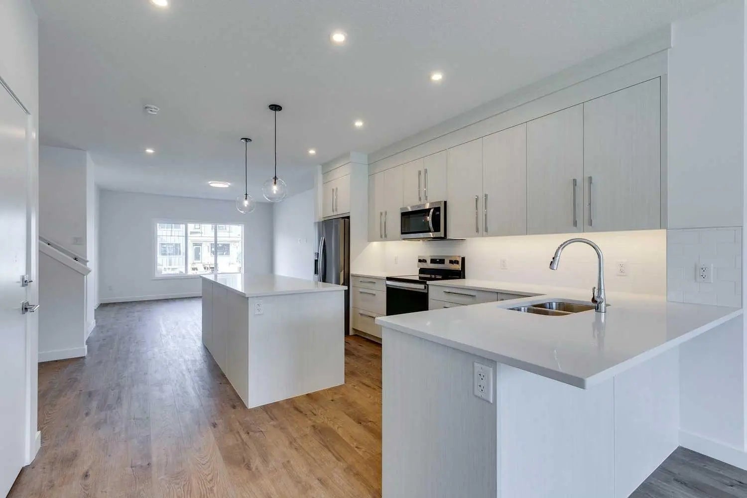 646 Rangeview Street Southeast, Calgary – Residential Semi Detached (Half Duplex) Listing Photo 5