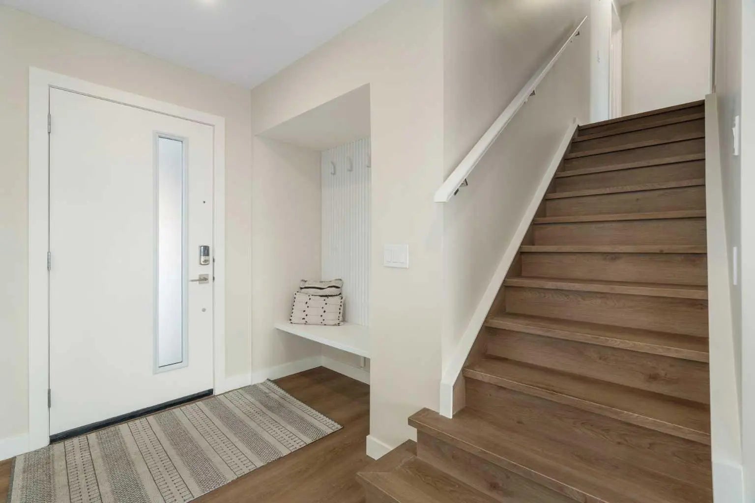 248 Madeira Place Northeast, Calgary – Residential Detached Listing Photo 3