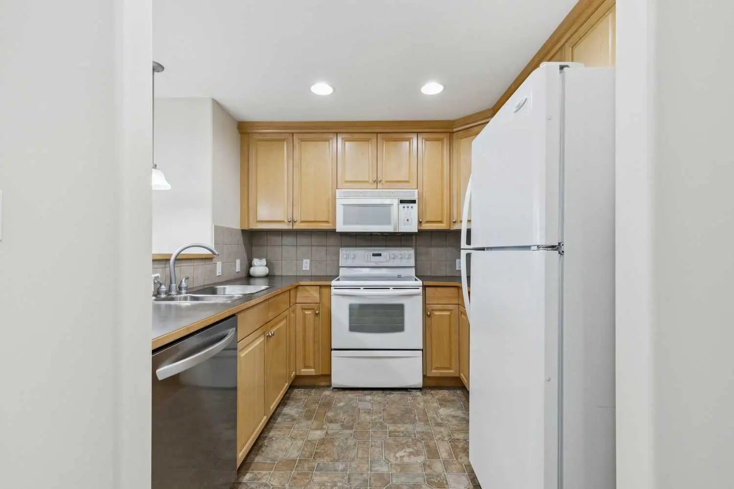 705, 1726 14 Avenue Northwest, Calgary – Residential Apartment Listing Photo 3