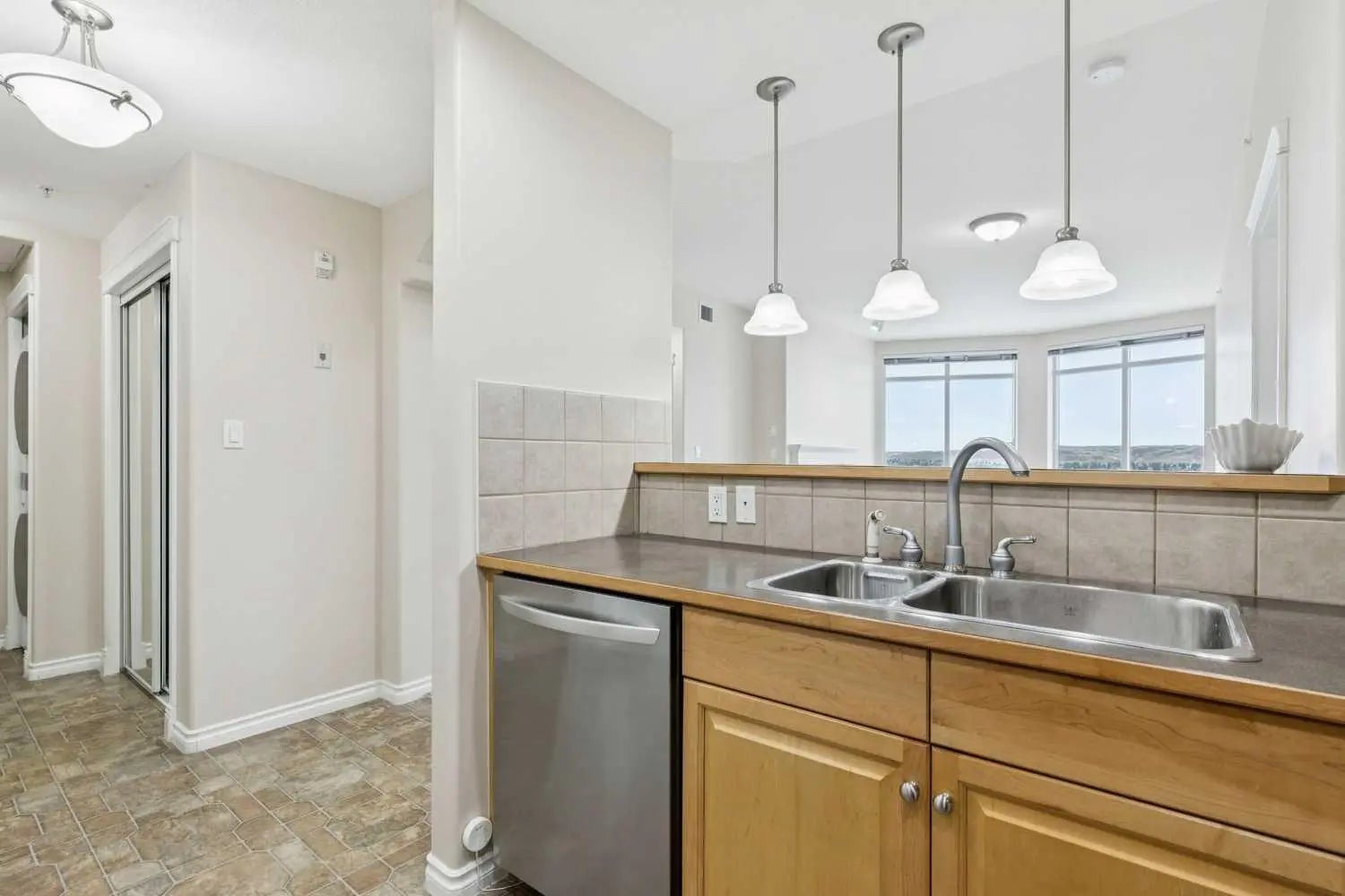 705, 1726 14 Avenue Northwest, Calgary – Residential Apartment Listing Photo 5