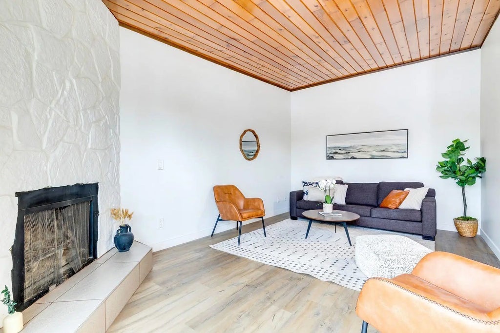 B, 1415 44 Street Se, Calgary