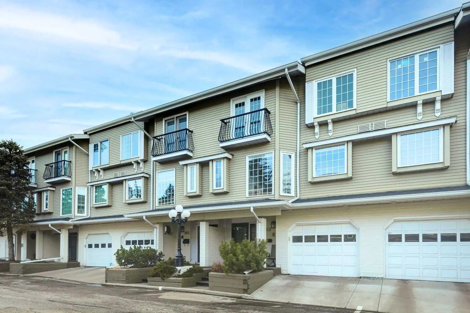 163, 3437 42 Street Northwest, Calgary – Residential Row/Townhouse Listing Photo 2
