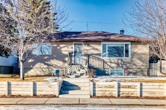 919 Robert Road Ne, Calgary