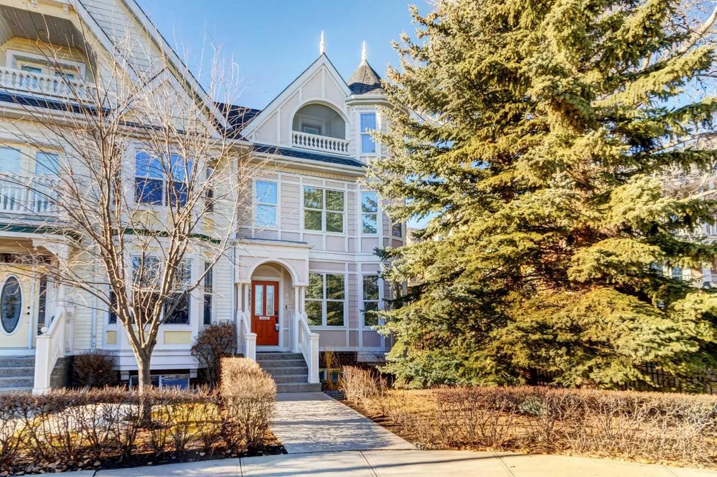 236 Somme Avenue Sw, Calgary