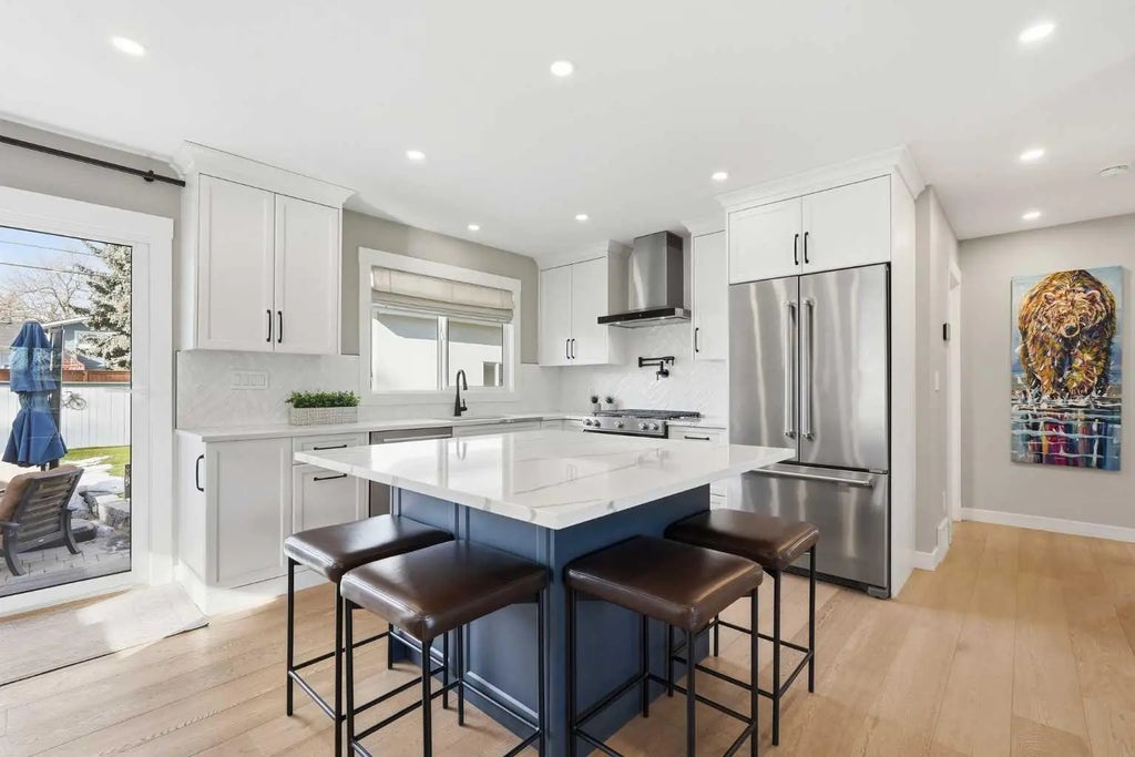 8615 7 Street Sw, Calgary