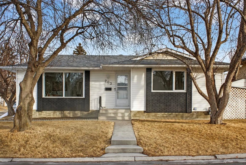 203 Lynnover Place Se, Calgary