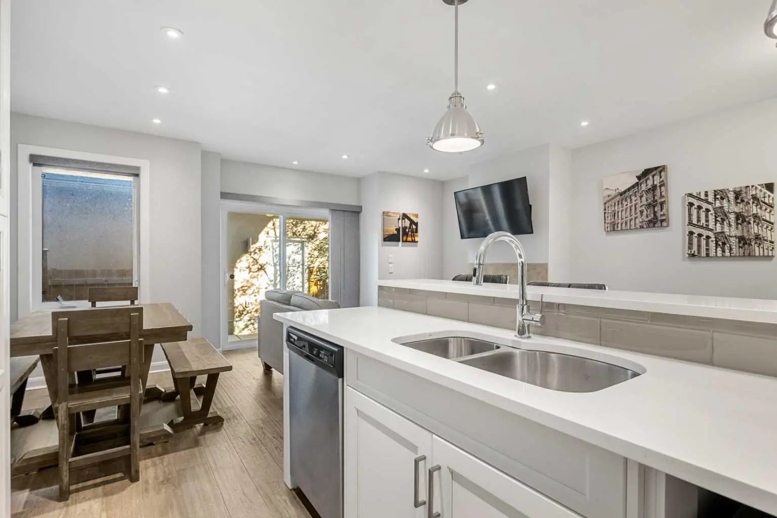 2, 530 56 Avenue Southwest, Calgary – Residential Row/Townhouse Listing Photo 13