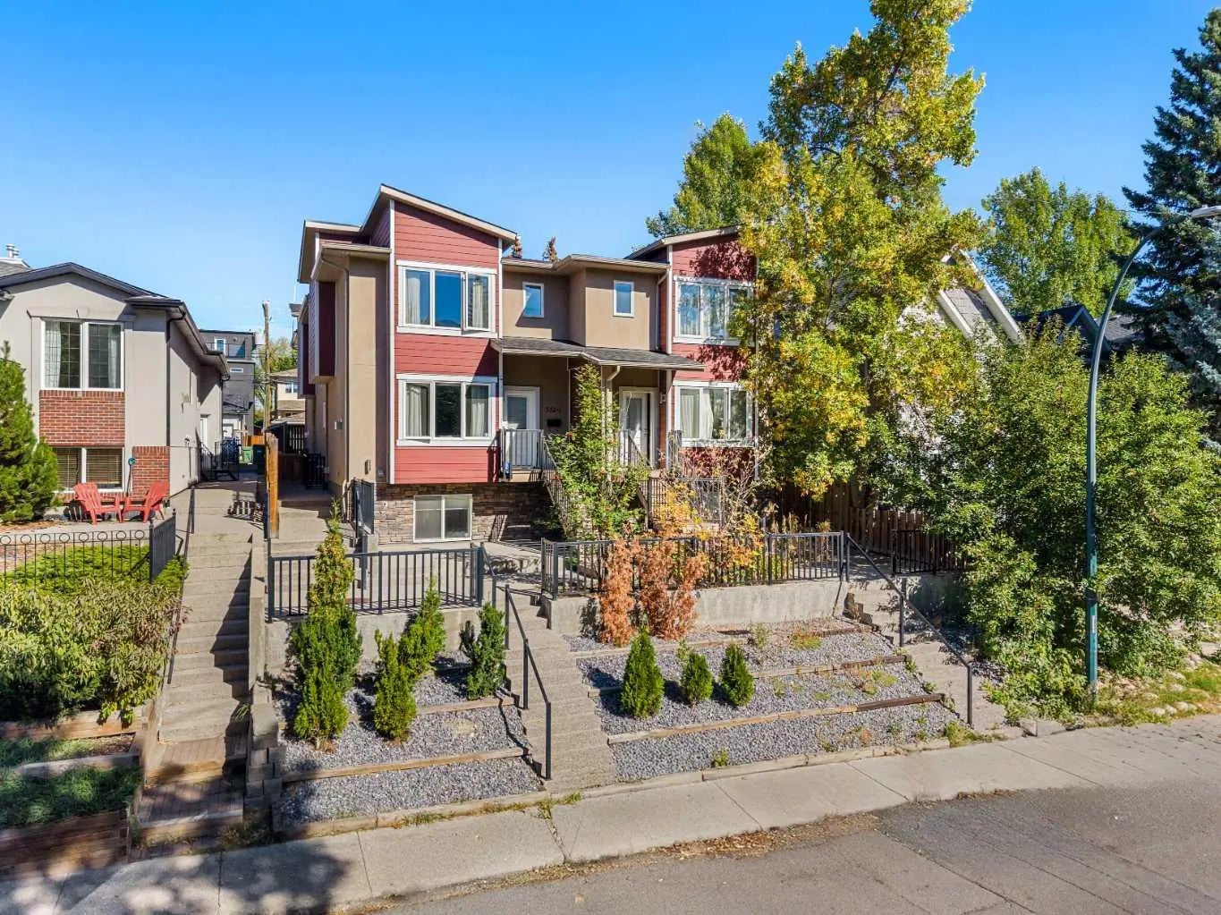 2, 530 56 Avenue Southwest, Calgary – Residential Row/Townhouse Listing Photo 2