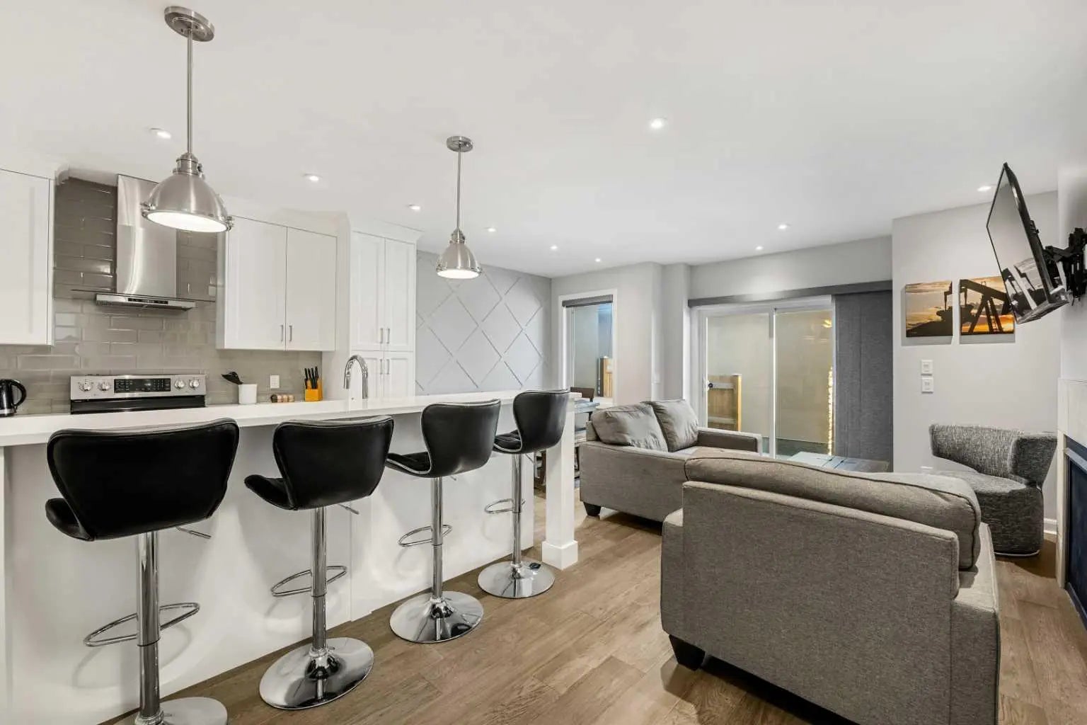 2, 530 56 Avenue Southwest, Calgary – Residential Row/Townhouse Listing Photo 3