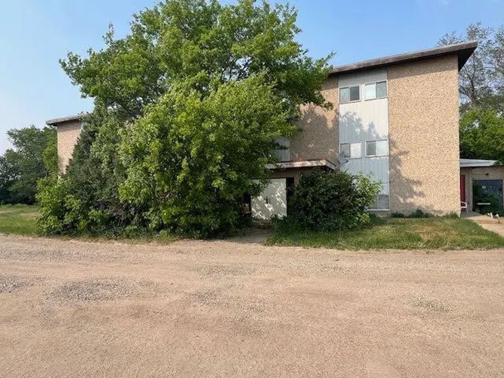 1009 1 Avenue , Wainwright