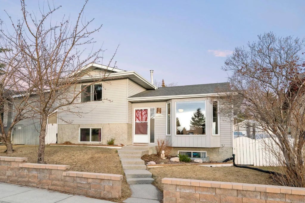 10 Carolina Drive W, Cochrane