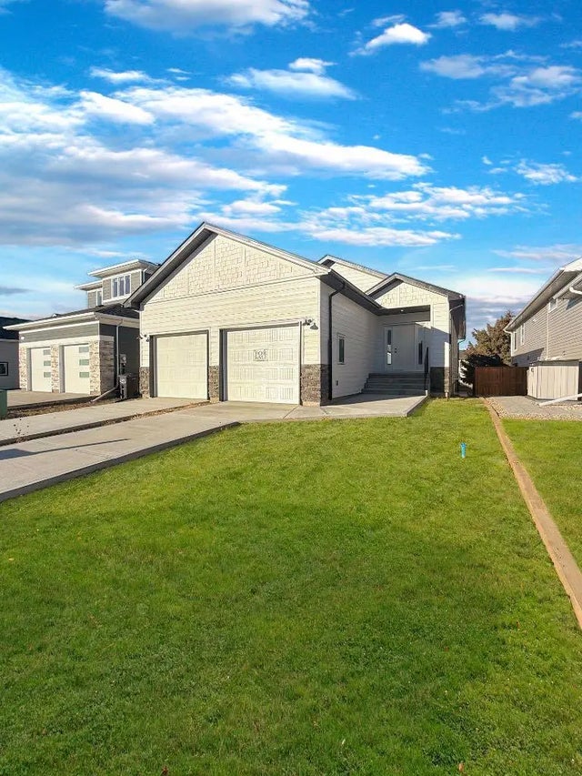 233 Greenwood Road , Coalhurst
