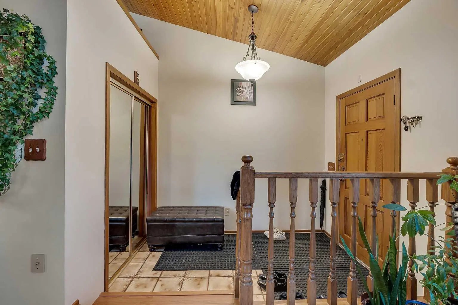 48 Castleglen Court Northeast, Calgary – Residential Detached Listing Photo 4