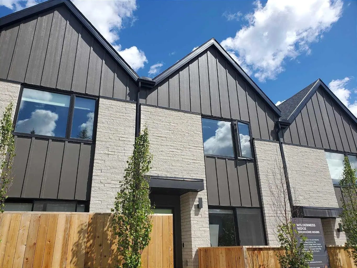 1426 23 Avenue Northwest, Calgary – Multi-Family Row/Townhouse Listing Photo 4