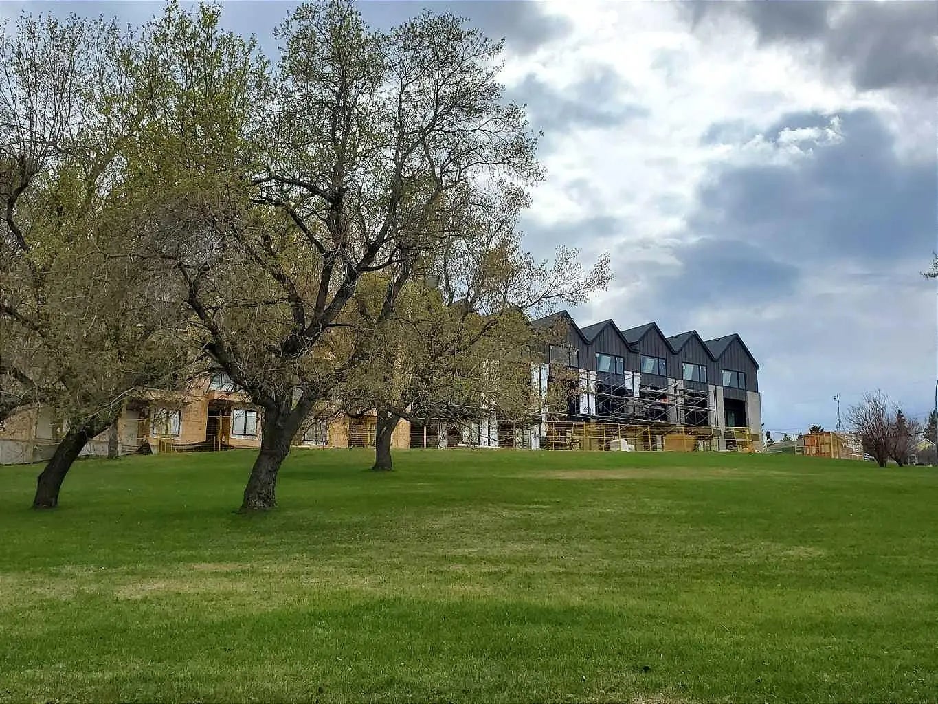 1426 23 Avenue Northwest, Calgary – Multi-Family Row/Townhouse Listing Photo 5