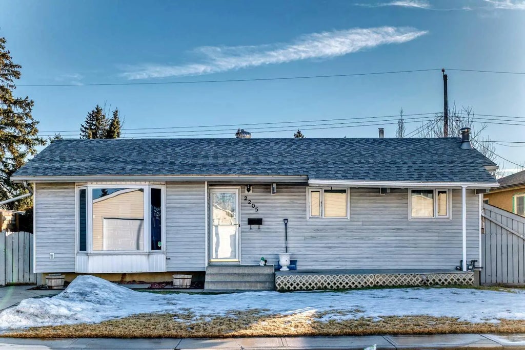 2205 80 Avenue Se, Calgary