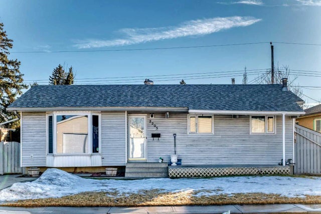 2205 80 Avenue Se, Calgary