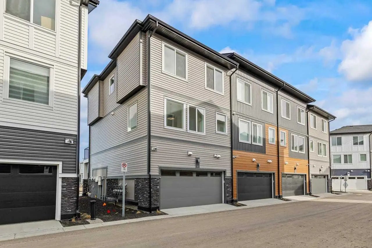 42 Corner Glen Manor Northeast, Calgary – Residential Row/Townhouse Listing Photo 4