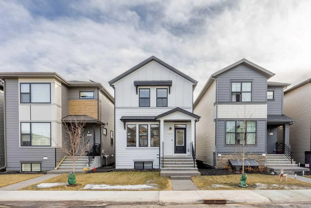 211 Silverton Glen Crescent Sw, Calgary