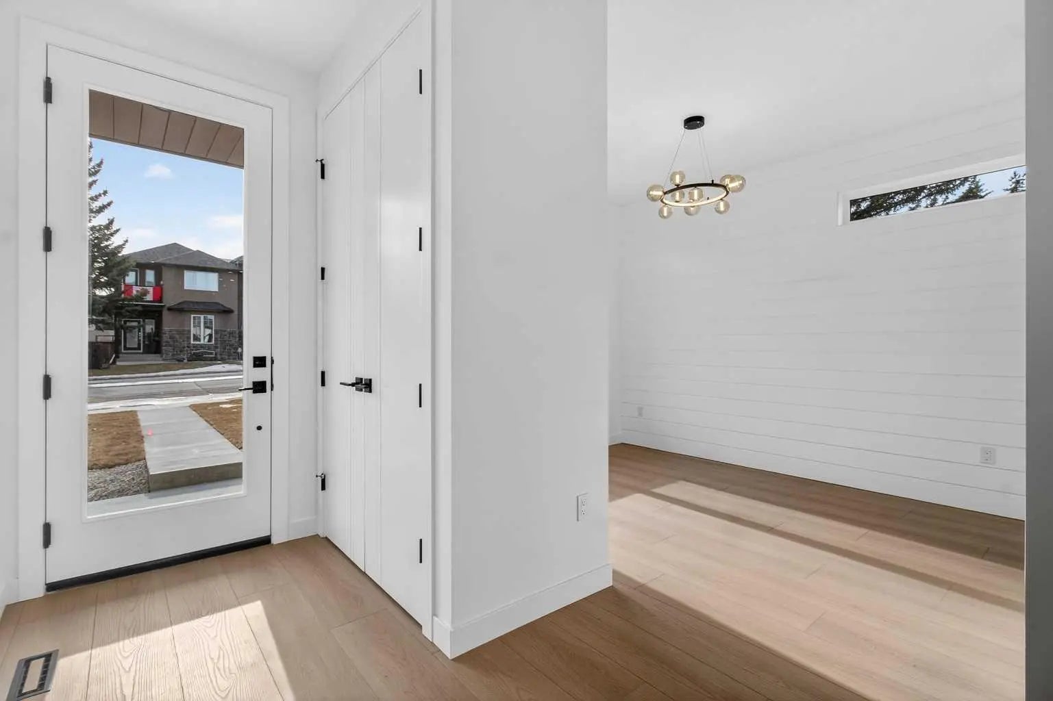 720 52 Avenue Southwest, Calgary – Residential Detached Listing Photo 3