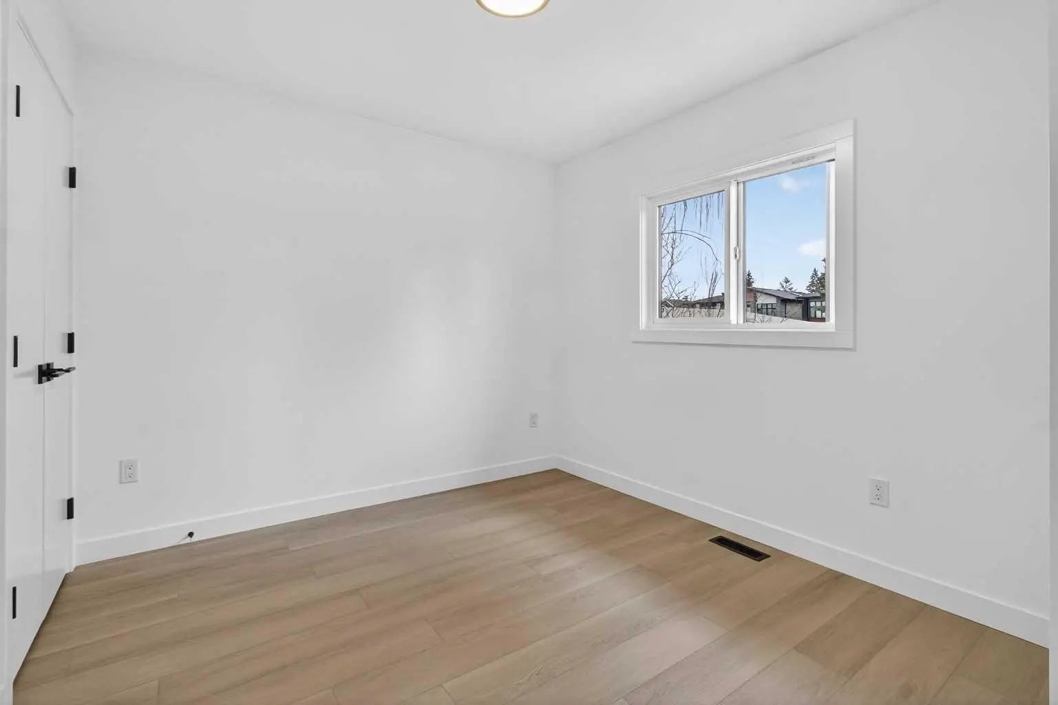 720 52 Avenue Southwest, Calgary – Residential Detached Listing Photo 45