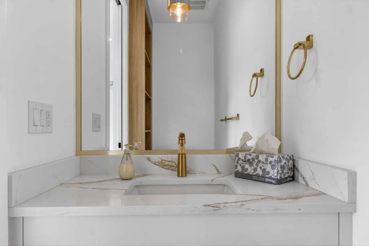 720 52 Avenue Southwest, Calgary – Residential Detached Listing Photo 6