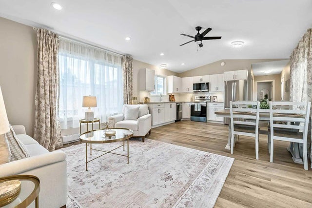 221 1st Avenue Nw, Diamond Valley