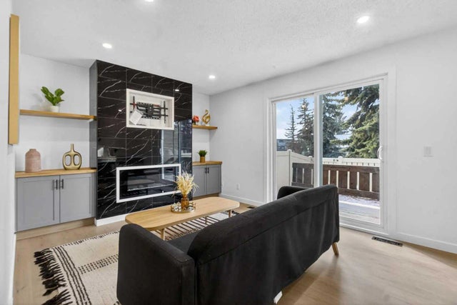 8, 14736 Deerfield Drive Se, Calgary
