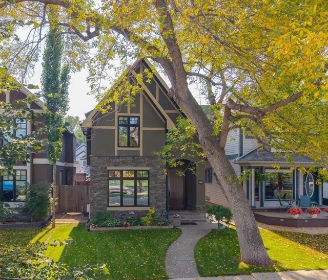 1727 Bowness Road Nw, Calgary