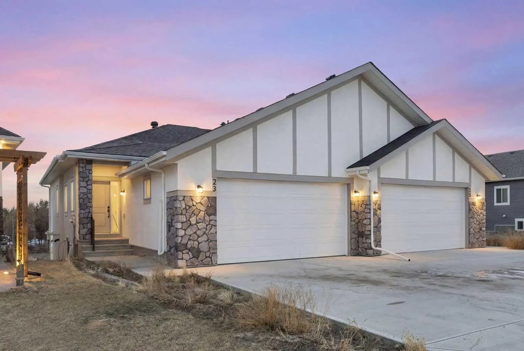 23 St. Andrews Close , Lyalta