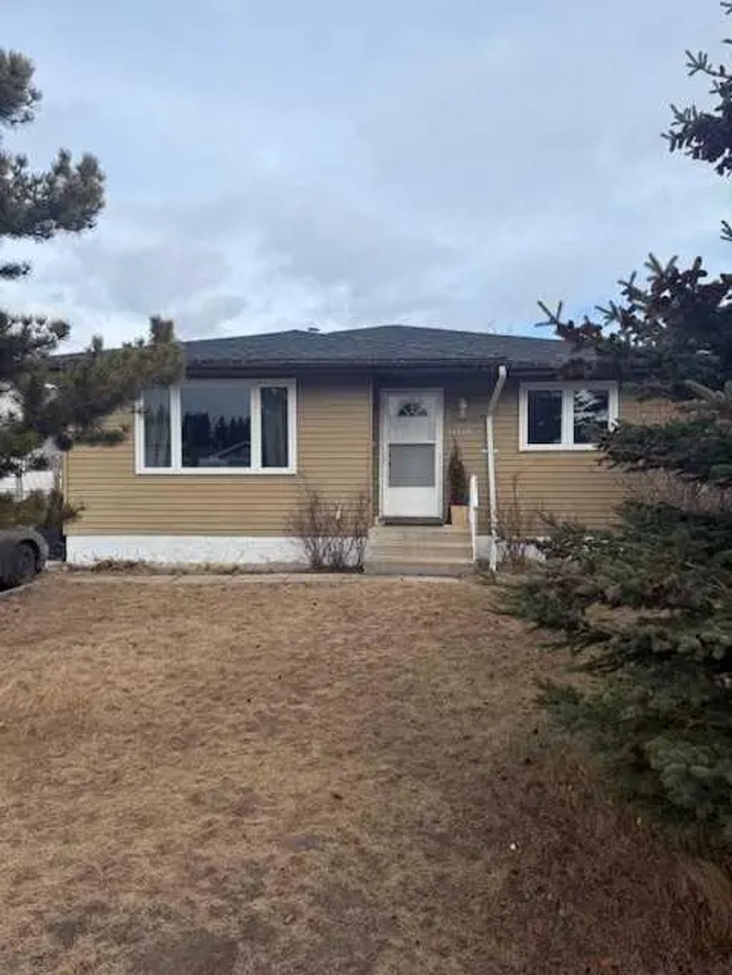 11510 Manning  , Grande Cache