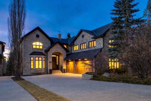 2767 77 Street Sw, Calgary