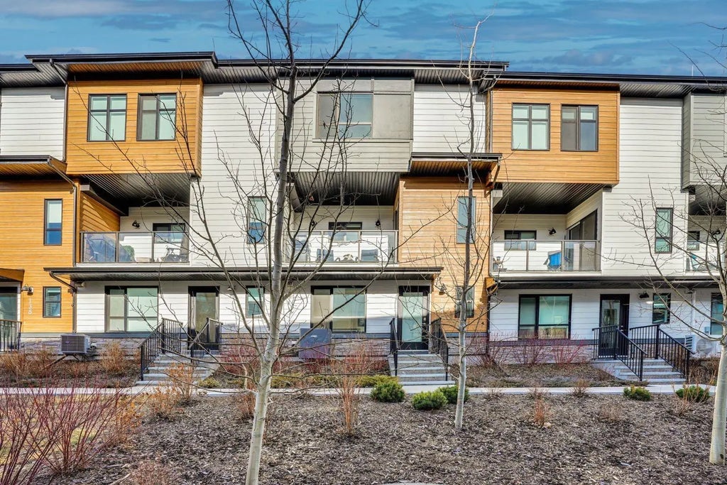 134, 42 Cranbrook Gardens Se, Calgary