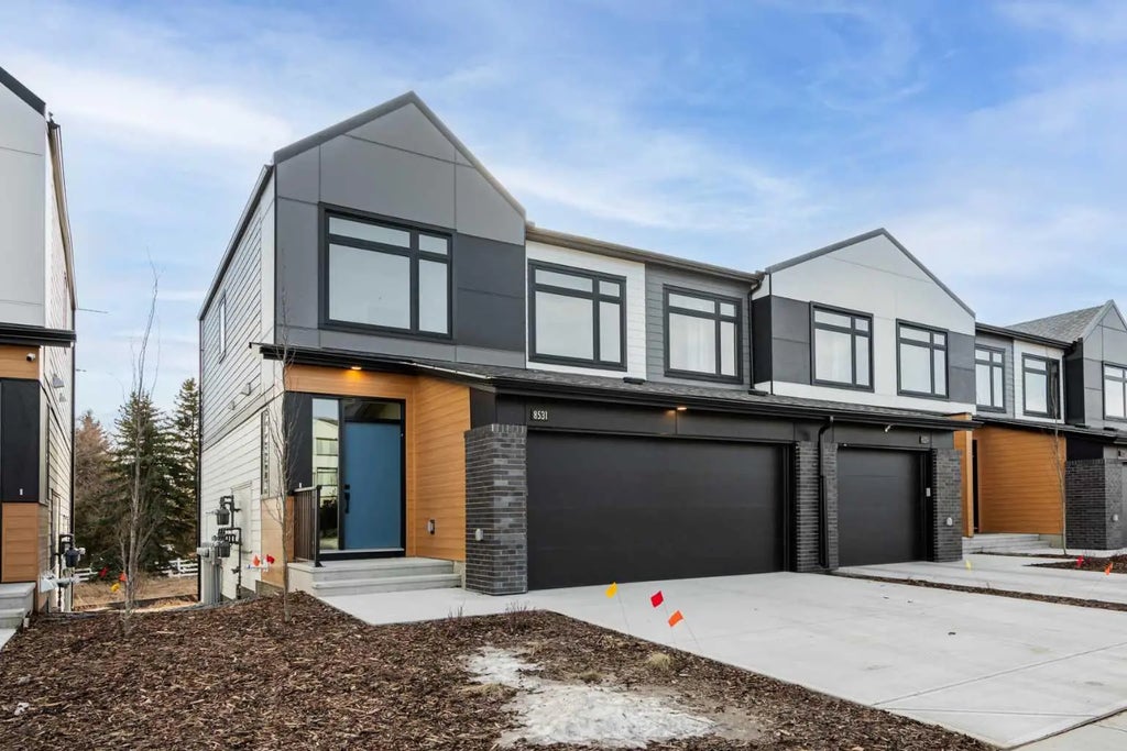 8531 21 Avenue Se, Calgary
