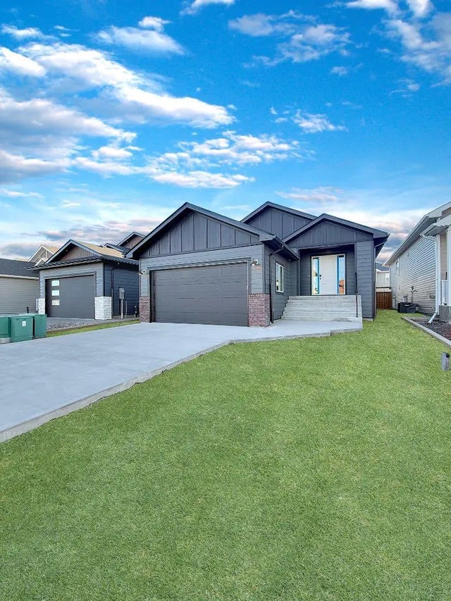 320 Greenwood Place , Coalhurst