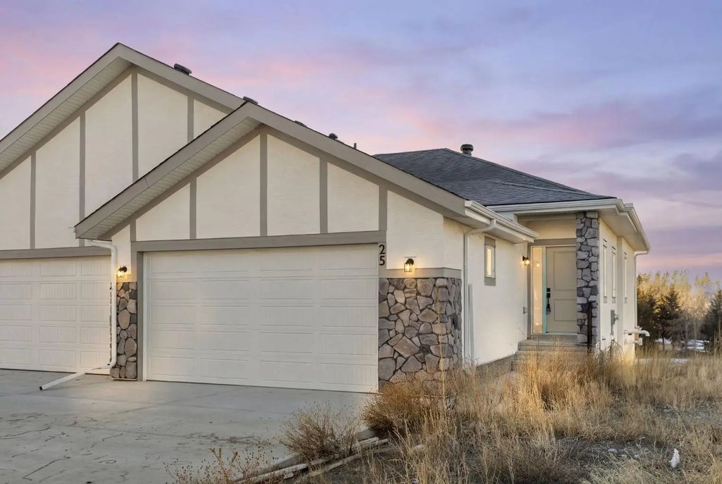 25 St. Andrews Close , Lyalta