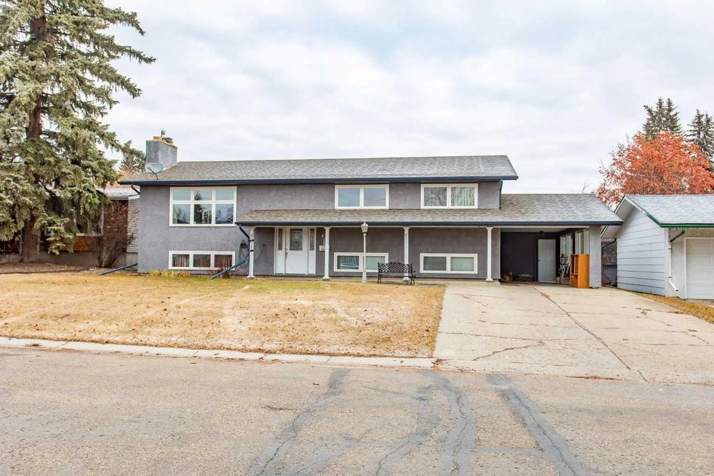 5616 53 Avenue , Lacombe