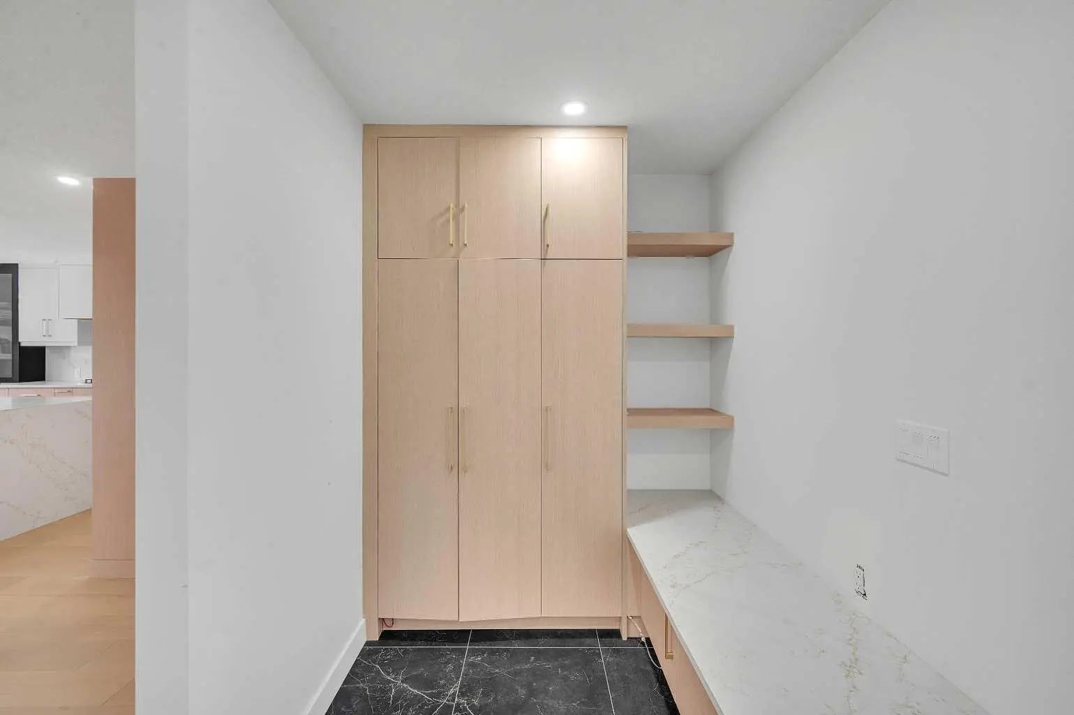 4239 Vauxhall Crescent Northwest, Calgary – Residential Detached Listing Photo 5