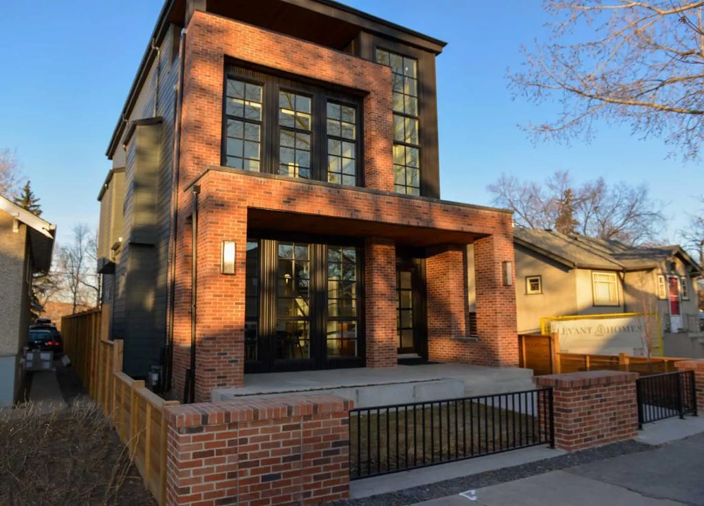 1222 8 Avenue Se, Calgary