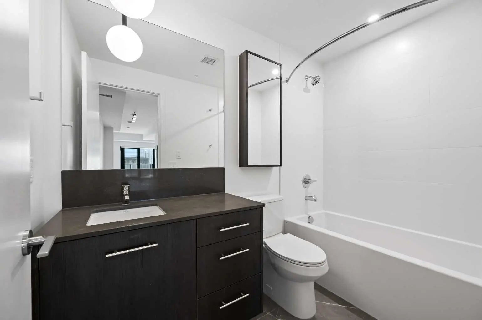 704, 730 2 Avenue Southwest, Calgary – Residential Apartment Listing Photo 9