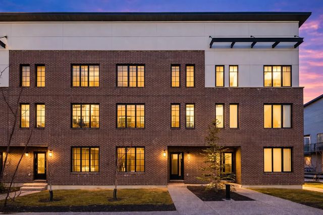 208 8155 8 Avenue Sw, Calgary