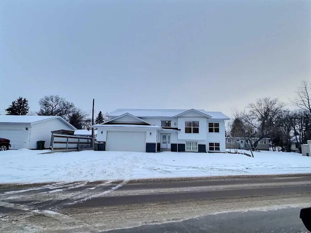 5209 57 Avenue , Ponoka