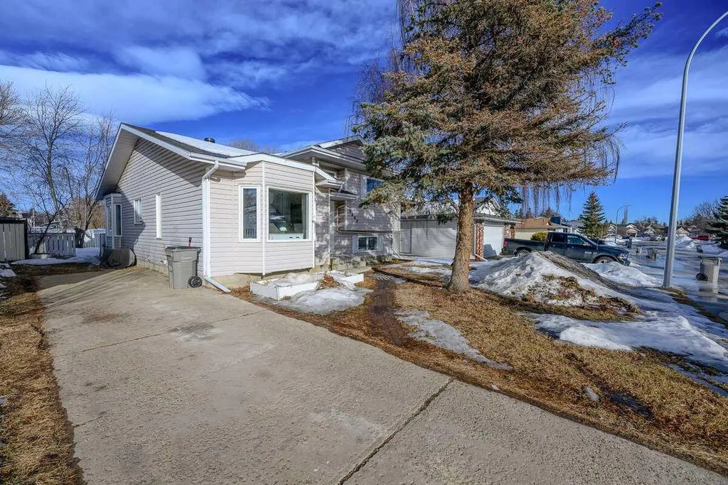 9666 65 Avenue , Grande Prairie