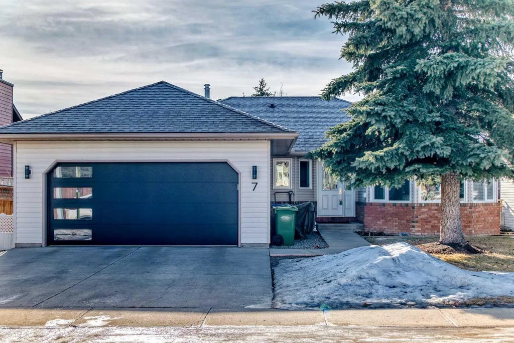 7 Sunset Crescent , Okotoks