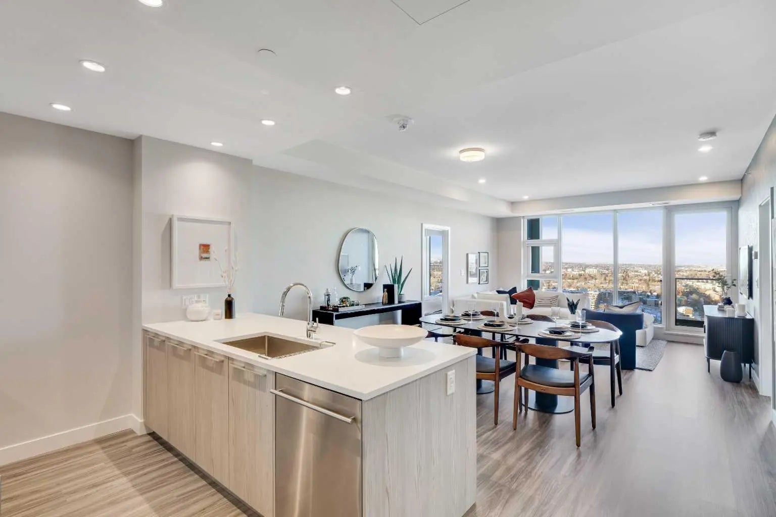 1803, 530 3 Street Southeast, Calgary – Residential Apartment Listing Photo 3