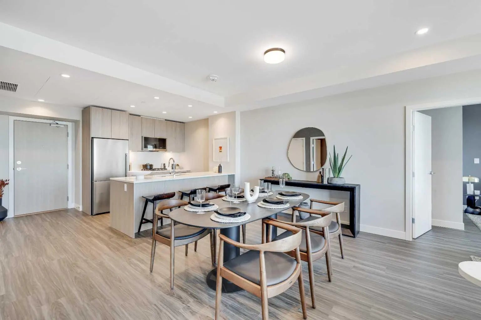 1803, 530 3 Street Southeast, Calgary – Residential Apartment Listing Photo 4